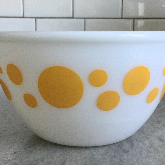 Hazel Atlas Other - Hazel Atlas Yellow Dot 6 inch bowl